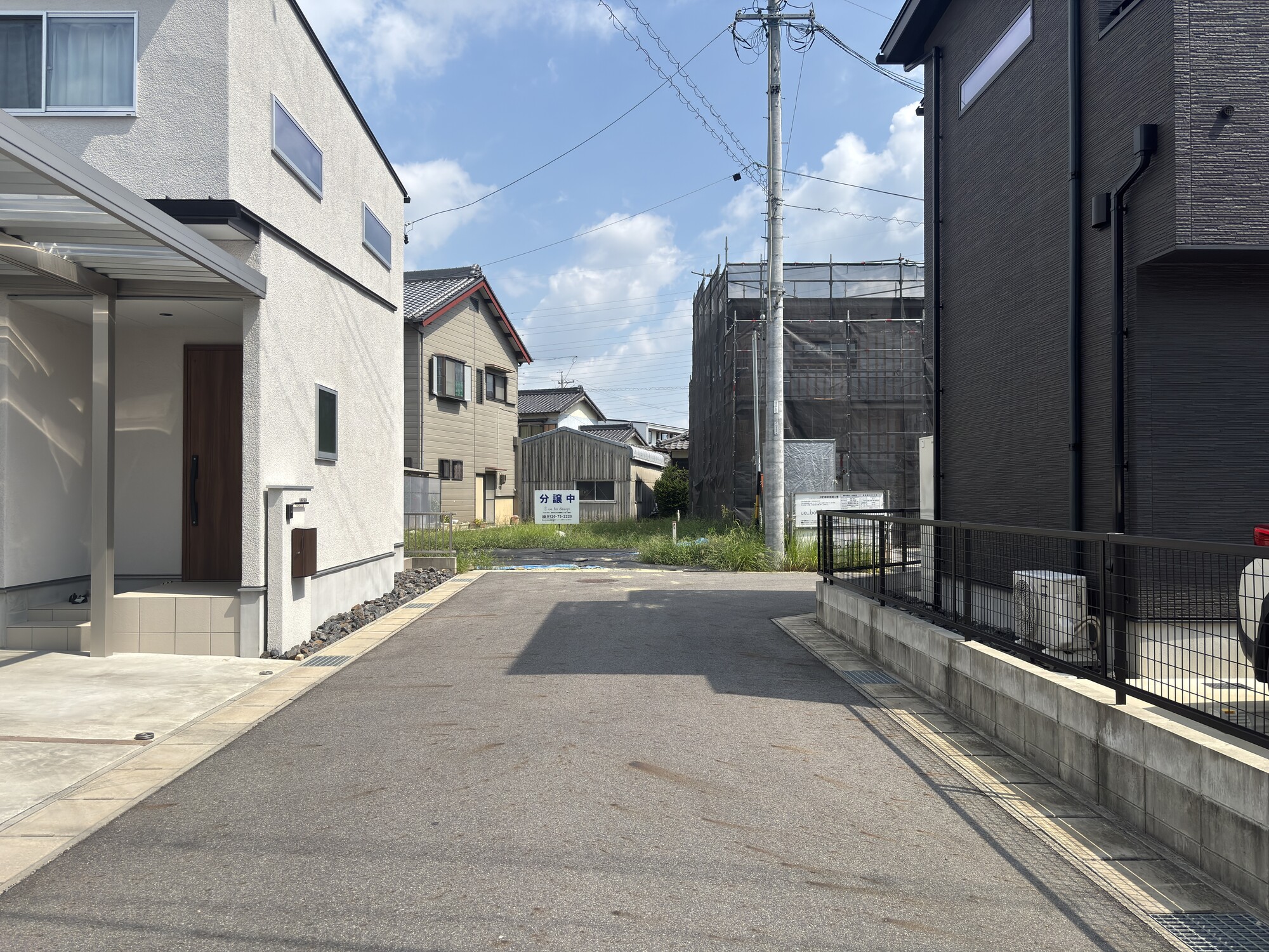 2025年8月17日撮影
安心の前面道路幅
住民の方しか通らない道で安心して静かに暮らしていただけます